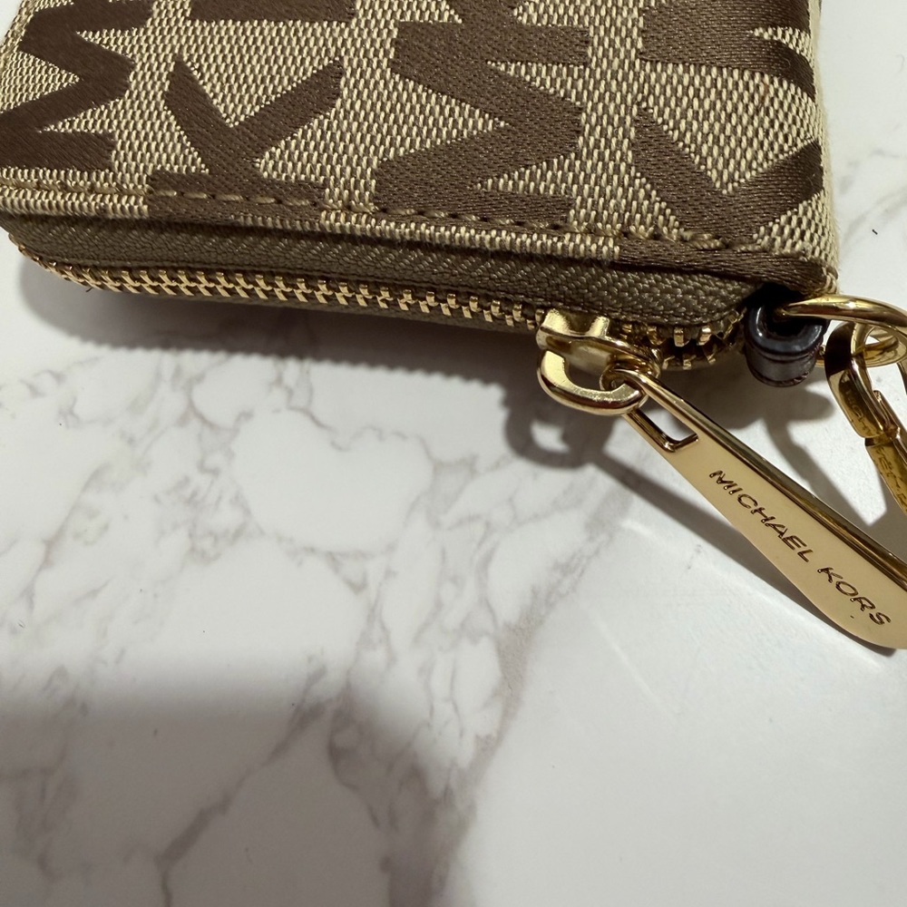 NWOT Michael Kors Beige/Brown MK Logo Zip Wallet - Picture 5 of 11